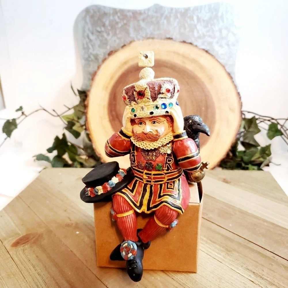 The Keeper Of The Crown Jewels‎ Mantle Desk or Shelf Figurine Shenandoah NIB